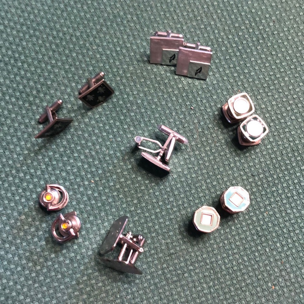 7 pairs of vintage silvertone cuff links